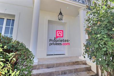 Propriété - 200 m² - 6 pièces