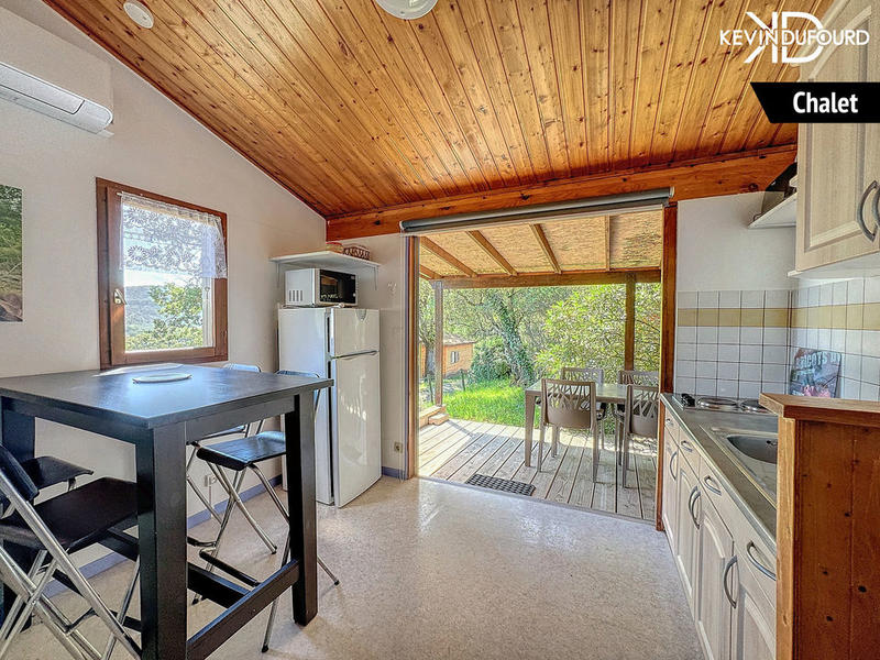 Maison - 1 000 m² - 40 pièces