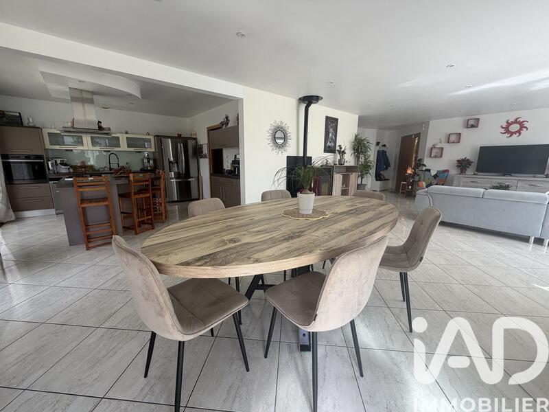 Maison - 143 m² - 6 pièces