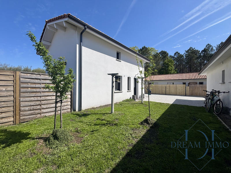 Maison - 217 m² - 8 pièces
