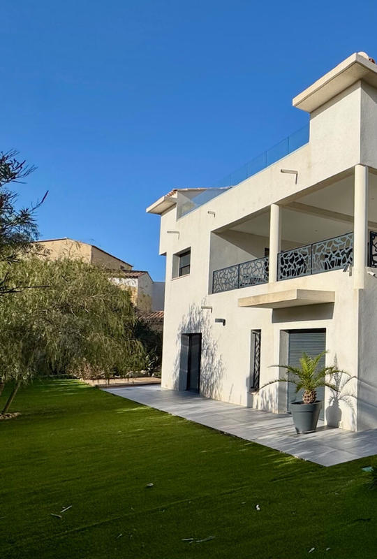 Maison - 220 m² - 6 pièces