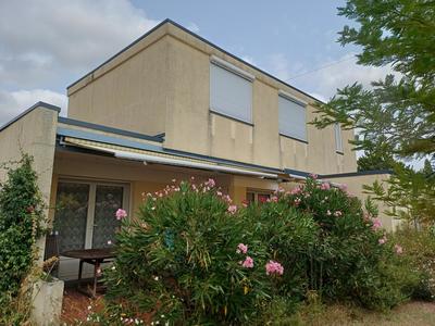 Maison - 207 m² - 9 pièces