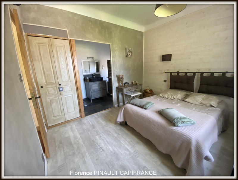 Maison - 233 m² - 9 pièces