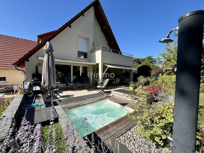 Demeure - 231 m² - 8 pièces