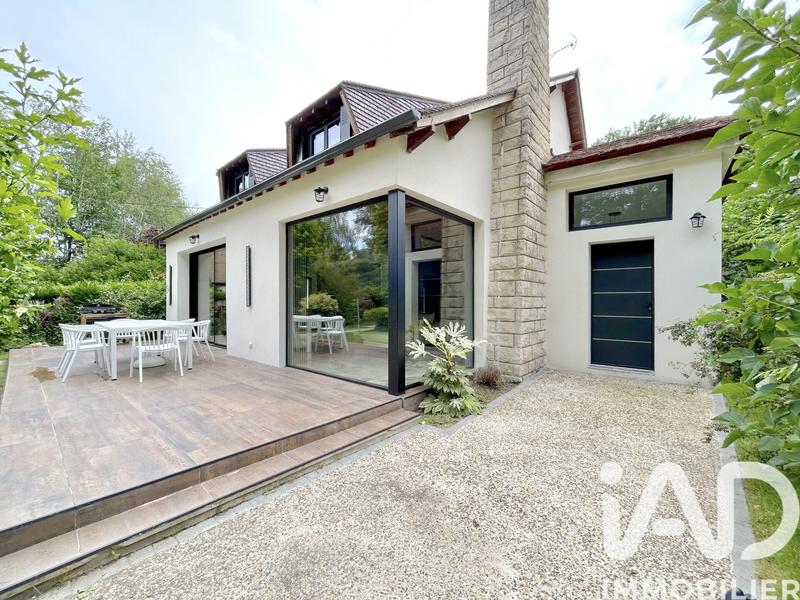 Maison - 204 m² - 7 pièces