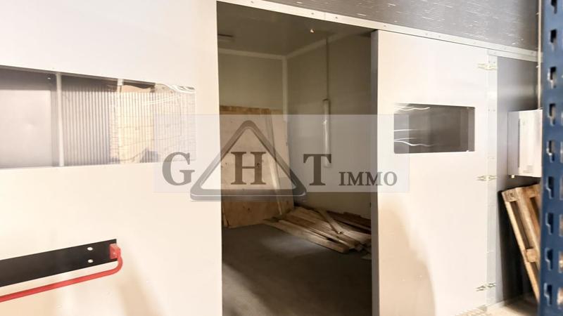 Entrepôt - 2 200 m²