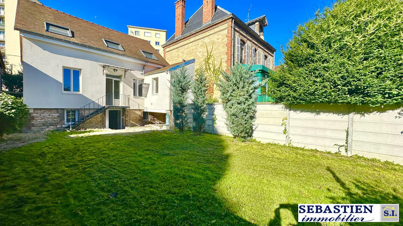 Maison - 122 m² - 8 pièces