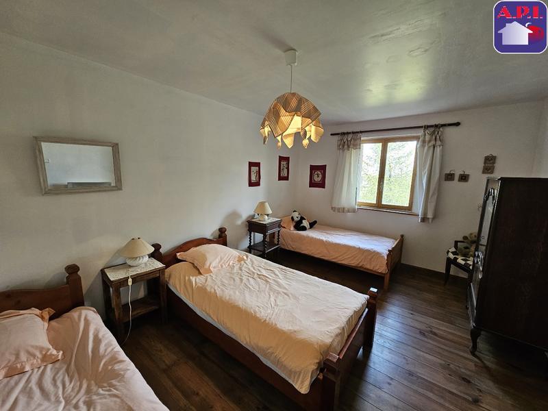 Maison - 214 m² - 8 pièces