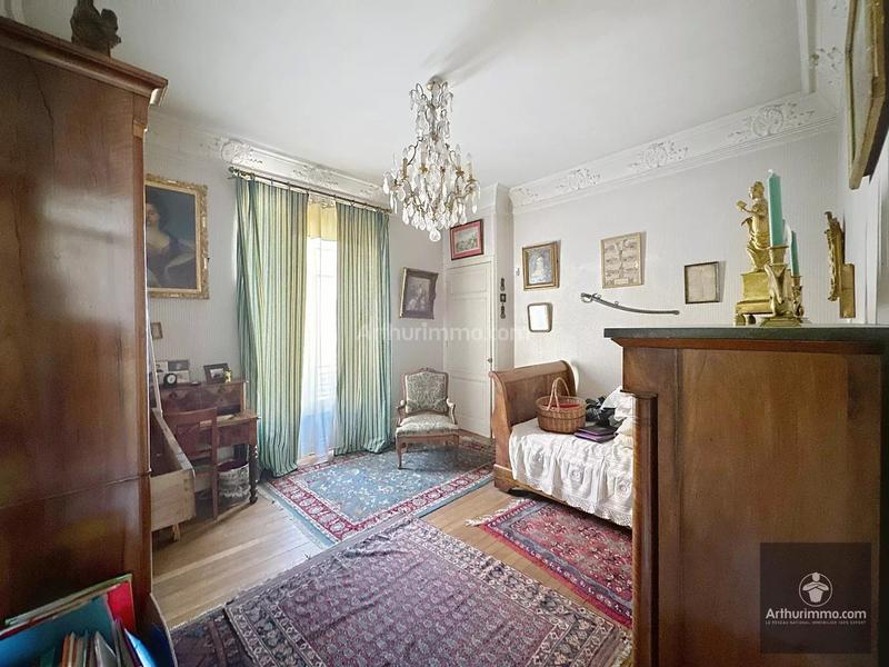 Maison - 220 m² - 9 pièces