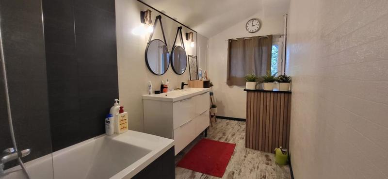 Maison - 198 m² - 8 pièces