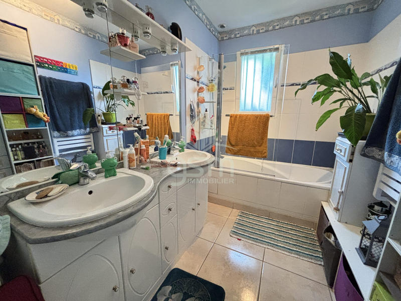 Maison traditionnelle - 130 m² - 6 pièces