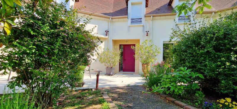 Maison - 300 m² - 8 pièces