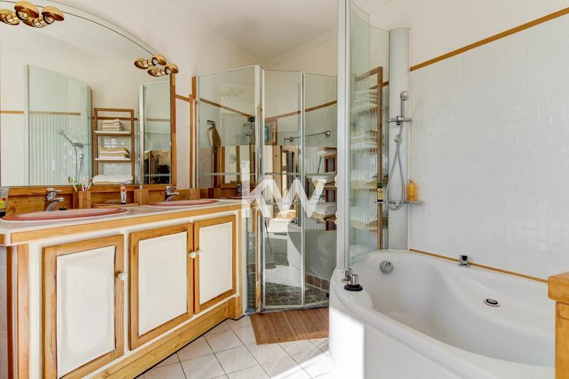 Maison - 147 m² - 6 pièces