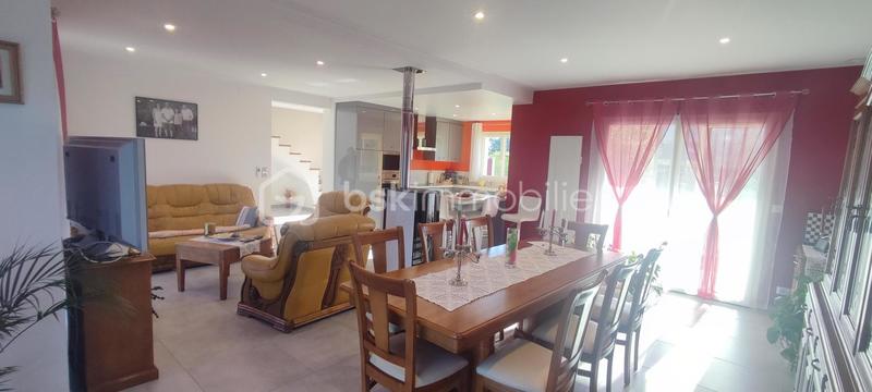 Maison - 218 m² - 7 pièces