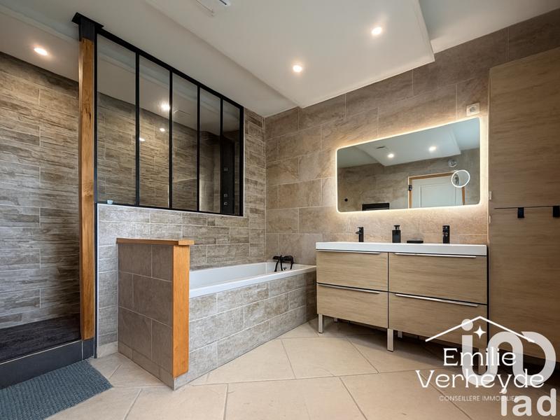 Maison - 201 m² - 7 pièces