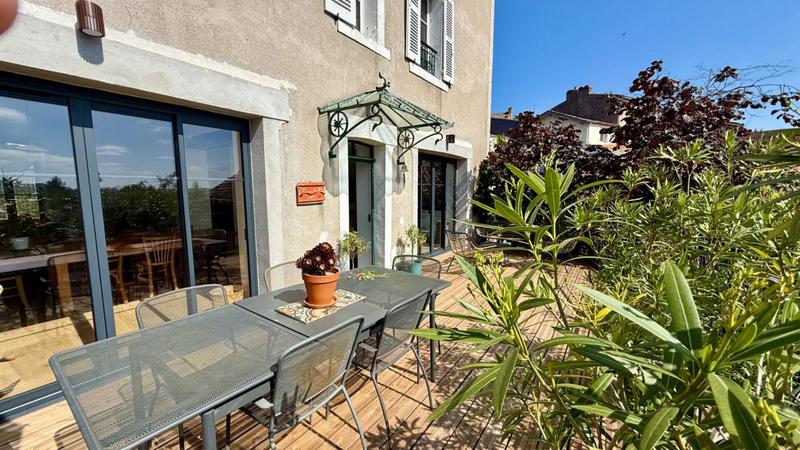 Maison - 209 m² - 9 pièces