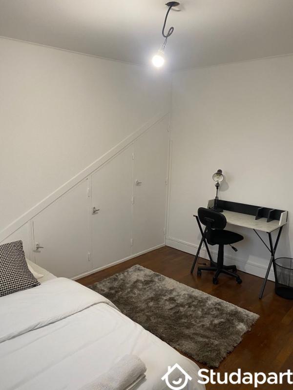 Chambre - 150 m² - 1 pièce