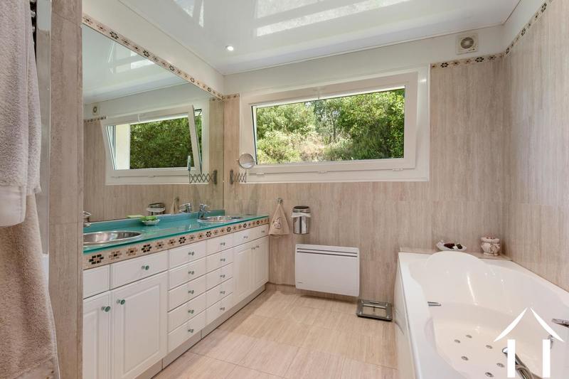 Maison - 215 m² - 7 pièces