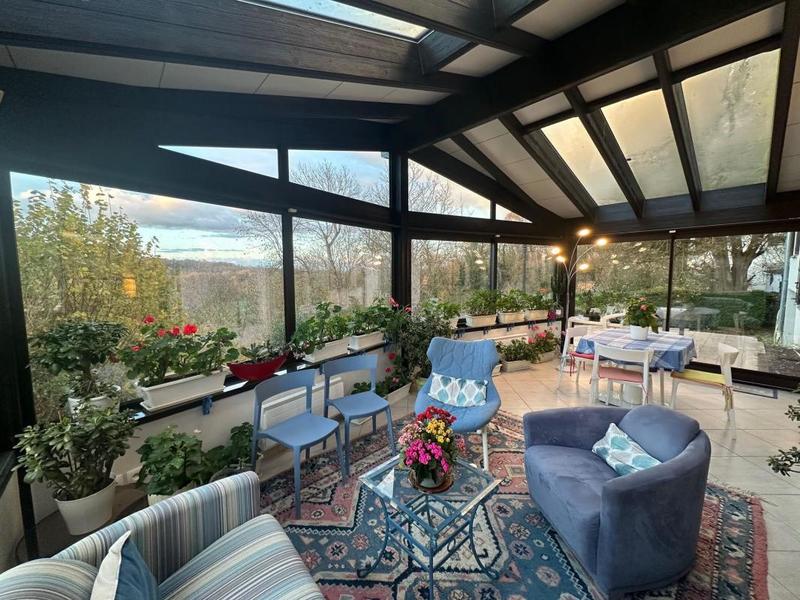 Maison - 225 m² - 6 pièces