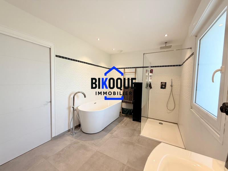 Maison - 177 m² - 6 pièces