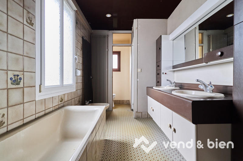 Maison - 179 m² - 7 pièces