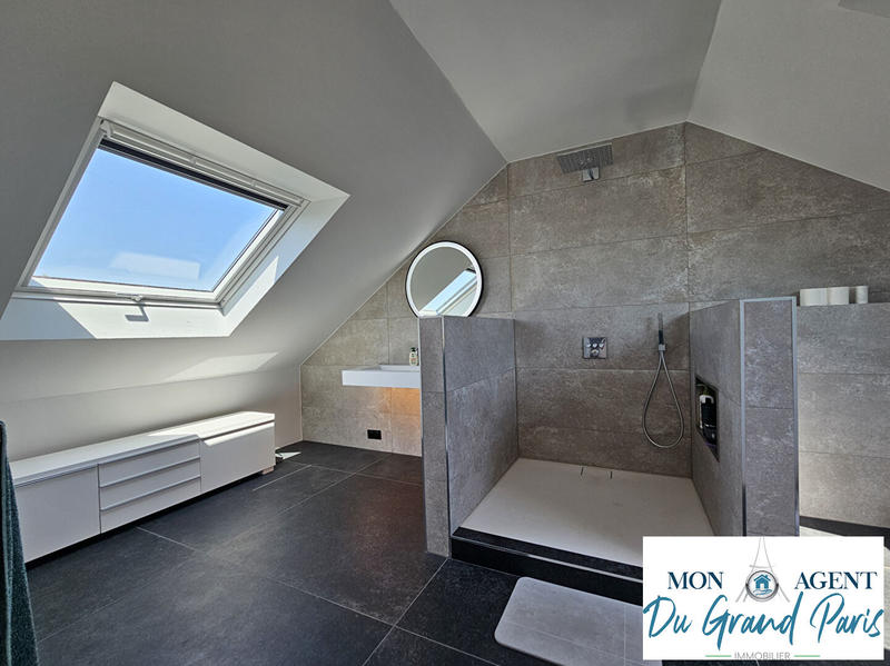 Maison - 202 m² - 8 pièces