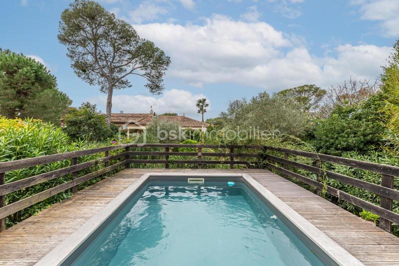 Maison - 250 m² - 10 pièces