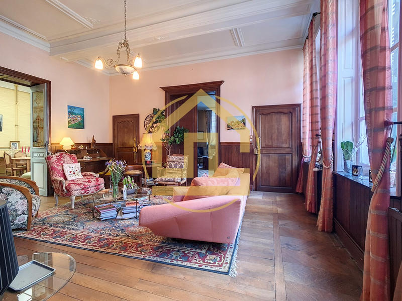 Maison - 430 m² - 13 pièces