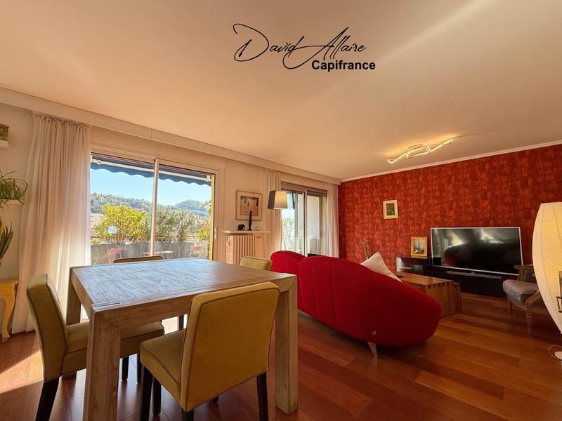 Appartement - 81 m² - 3 pièces