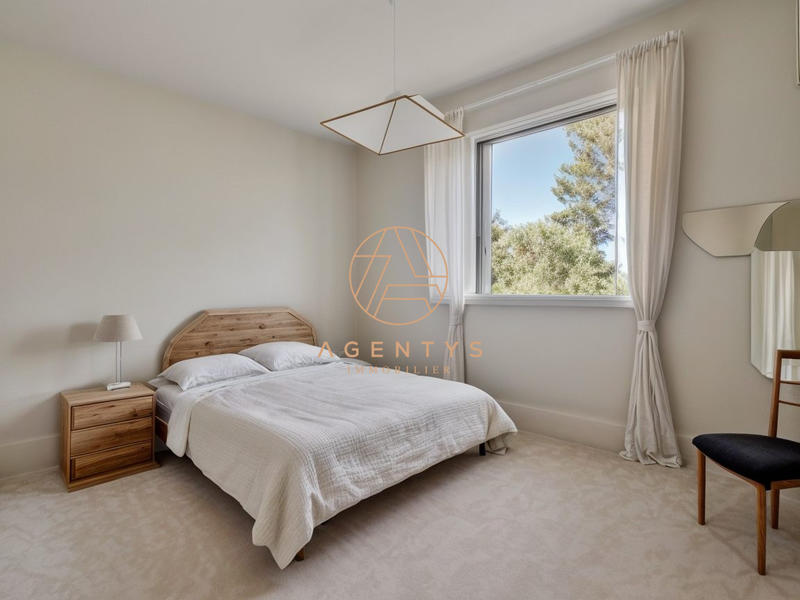 Maison - 249 m² - 10 pièces