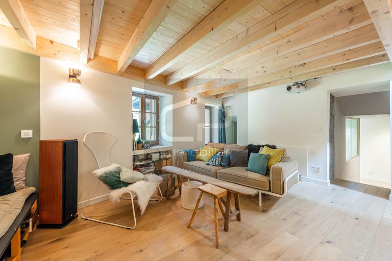 Appartement ancien - 97 m² - 5 pièces