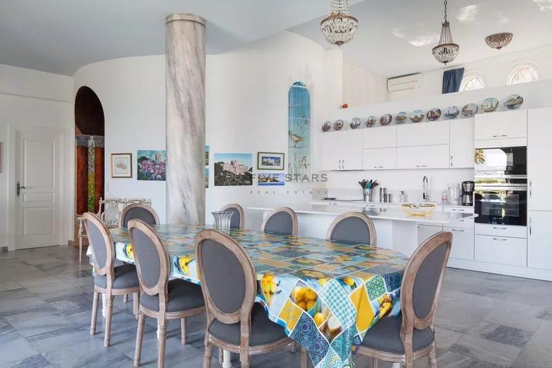 Appartement - 150 m² - 5 pièces