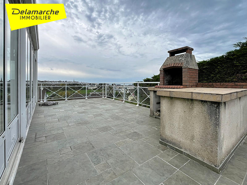 Maison - 256 m² - 10 pièces