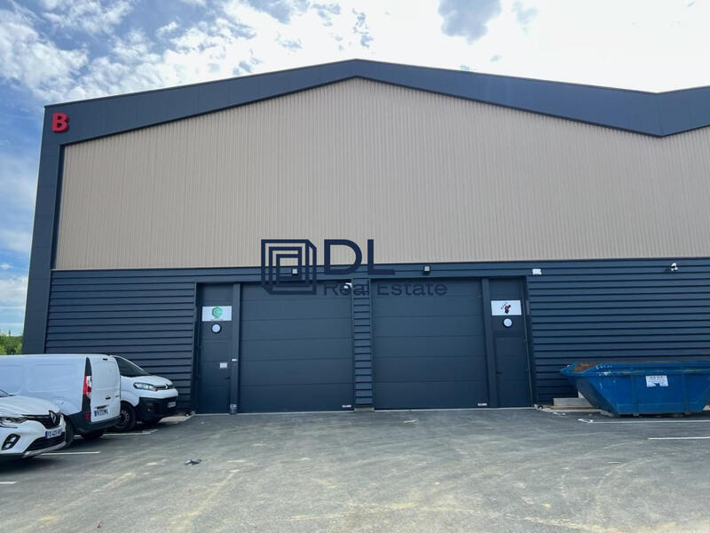 Entrepôt - 1 270 m²