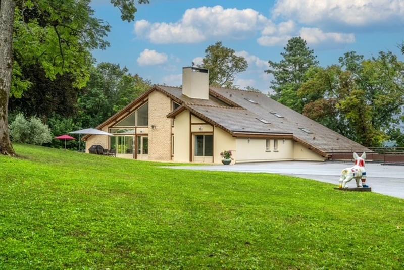 Maison - 400 m² - 11 pièces