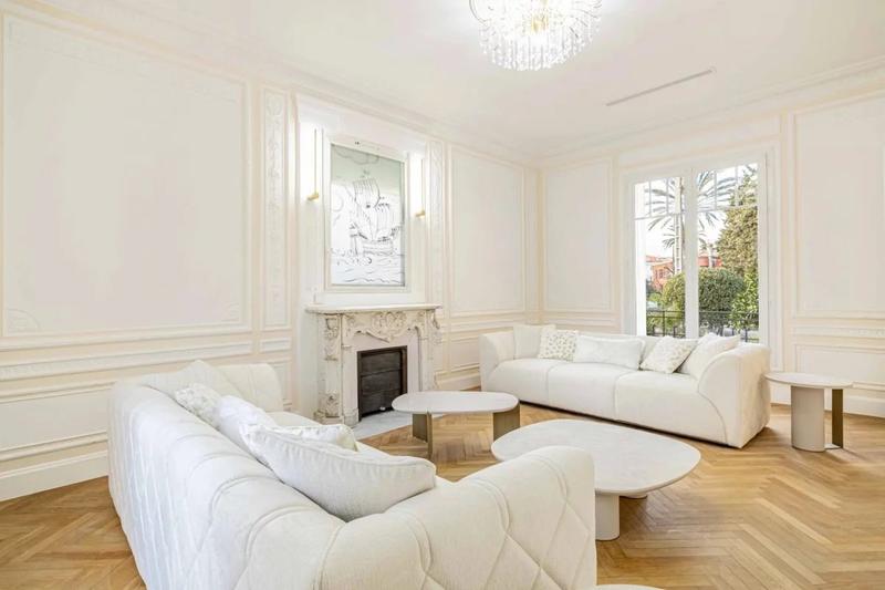 Maison - 315 m² - 10 pièces