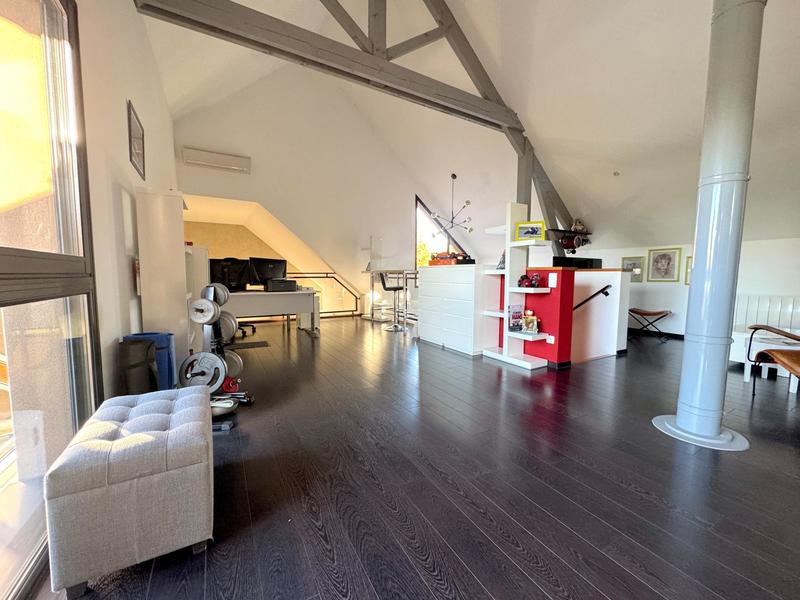 Maison - 205 m² - 5 pièces