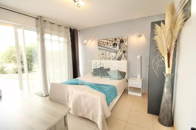 Maison - 228 m² - 9 pièces