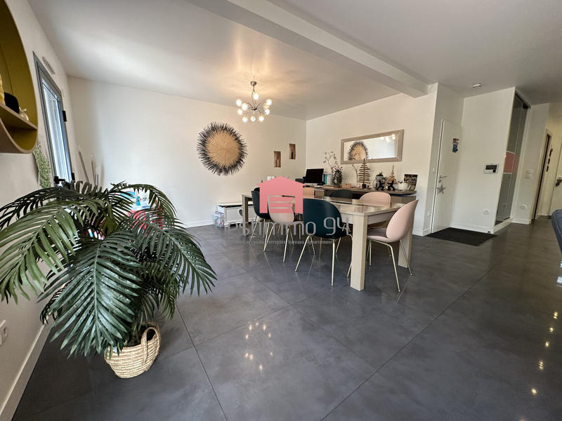 Maison contemporaine - 237 m² - 8 pièces