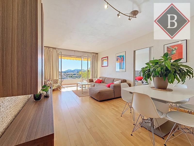 Appartement - 93 m² - 4 pièces