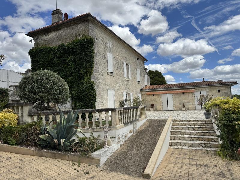 Maison - 160 m² - 9 pièces