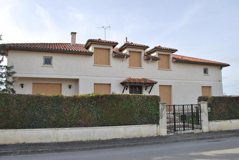 Maison - 252 m² - 7 pièces