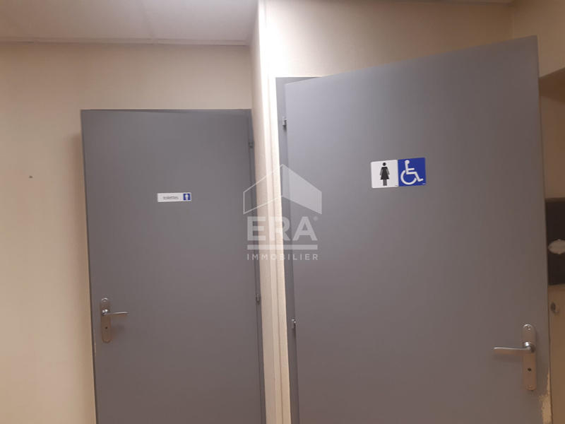 Local commercial - 130 m² - 6 pièces