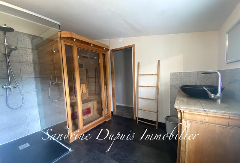 Propriété - 230 m² - 8 pièces