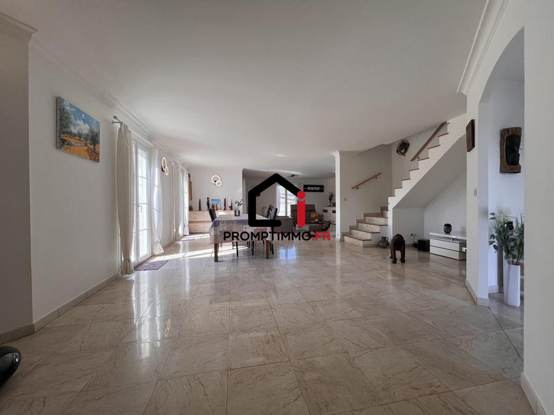 Maison traditionnelle - 208 m² - 7 pièces