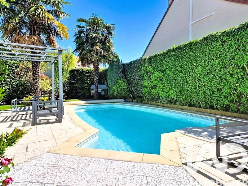 Maison - 198 m² - 9 pièces