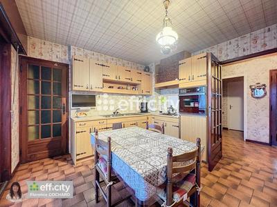 Maison - 220 m² - 7 pièces