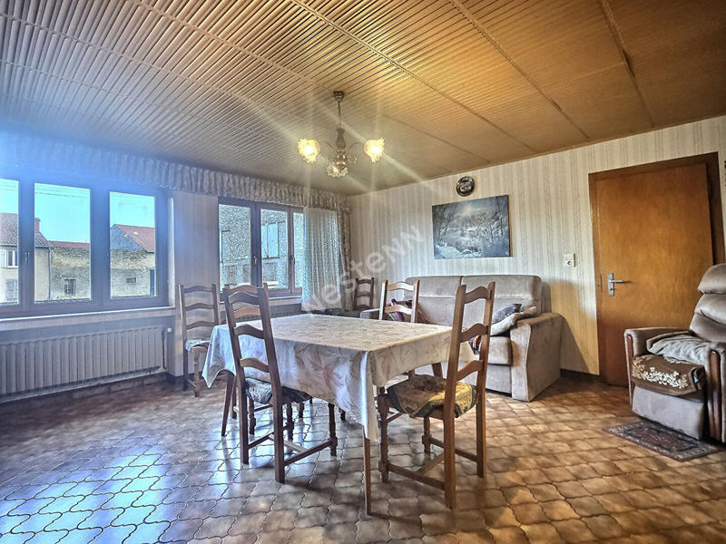 Maison - 208 m² - 8 pièces