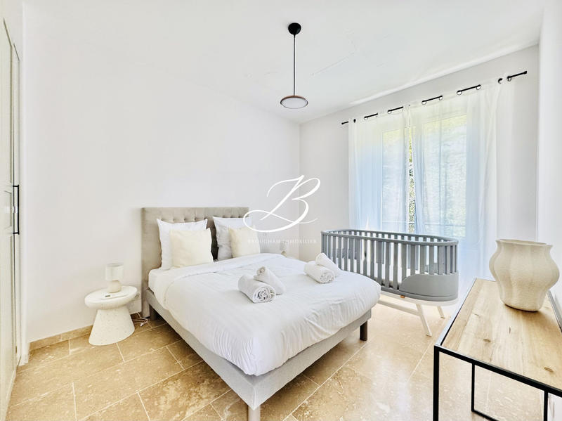 Villa - 258 m² - 10 pièces