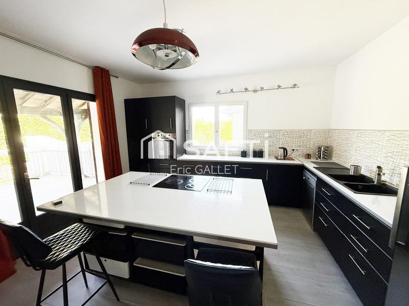 Maison - 241 m² - 9 pièces